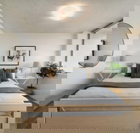 Bright and Sunny Studio Apartment - Click Find