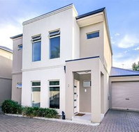 Modern Seaside Sanctuary - Lawyer Find