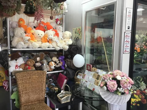 Heartfelt Flowers & Gifts By Sheridan - Click Find 4