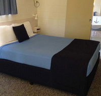 Emerald Motor Inn - Click Find