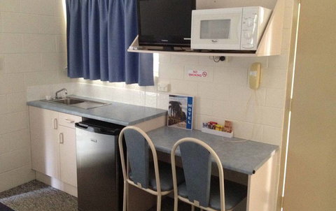 Emerald Motor Inn - Local Finder 3