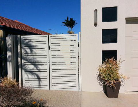 Ali, Glass & Stainless - Click Find 4