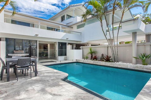 LJ Hooker Byron Bay - Click Find 2