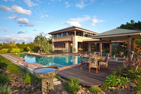 LJ Hooker Byron Bay - Click Find 3