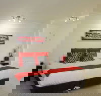 Charm City Motel - Click Find