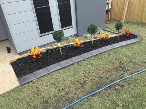 G-Dogs Garden Edging - Lawyer Find 8