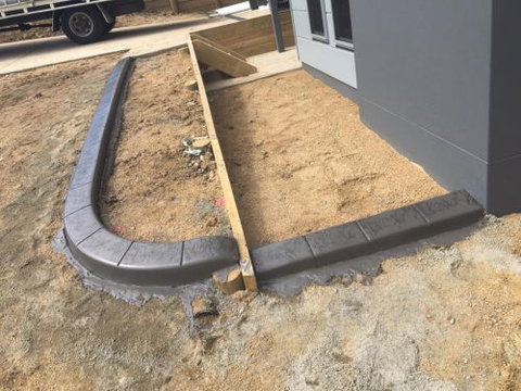 G-Dogs Garden Edging - Lawyer Find 11