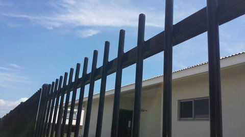 Totem Fencing - Bet 4u 1