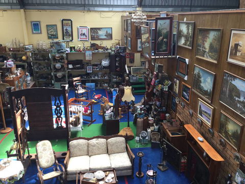Sparkles Antiques & Rare Collectables - Click Find 1