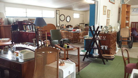 Maple Lane Secondhand & Antiques - Bridge Guide 3