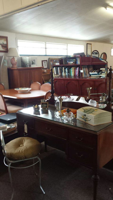 Maple Lane Secondhand & Antiques - Bridge Guide 4