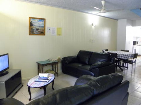 Townsville Seaside Apartments - Local Finder 2