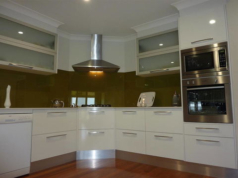 Distinctive Glass - Click Find 0