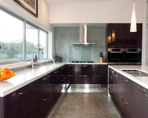 Distinctive Glass - Click Find 1