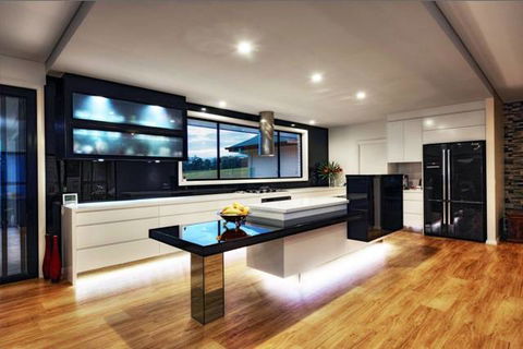 Distinctive Glass - Click Find 4