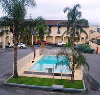 Econo Lodge Hacienda International - Click Find