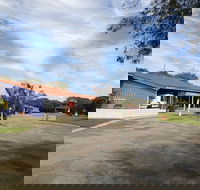 Emu Beach Chalets - Click Find