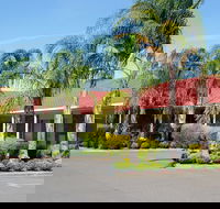 Pines Country Club Motor Inn - Click Find