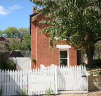 Annies Garden Cottage - Lawyer Find