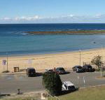 Toowoon Beach View 3br Villa 4 just steps to beach with views - DBD