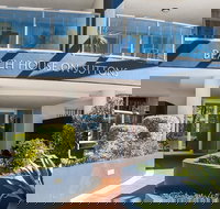 Beach House on Suttons - Click Find