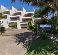 Comfortable  stylish with rooftop spa - Click Find