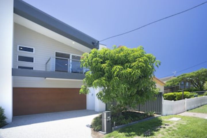 Paradise Point QLD Local Finder