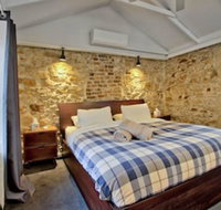 Heritage Listed Sandstone Cottage - Click Find