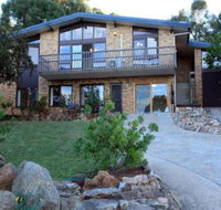 Alpine Apartment Great location with views of Lake Jindabyne - Click Find