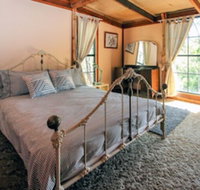 Shady Creek Eco Cabin - Click Find