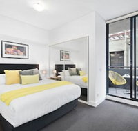 LIZZI Melbourne Studio Apartment - Click Find