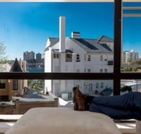 Couples Gateway in Sunny Elizabeth Bay - Click Find