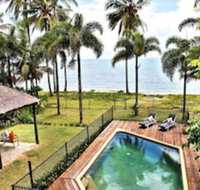 Absolute BeachFront Bliss Newell Beach - Click Find