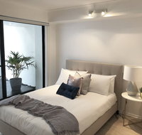 Sunshine Beach Luxe Apartment - Click Find