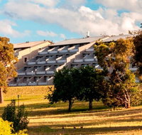 Horizons 418 - Lake Jindabyne Waterfront - Click Find