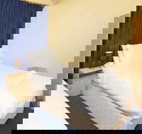 Leo's Cottage - Bridge Guide