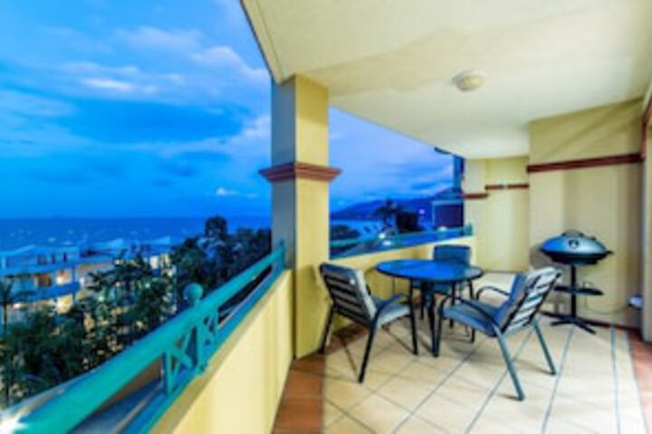 Airlie Beach QLD Click Find
