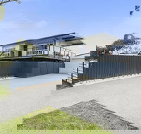 Upstairs Cottage on Beachurst - Click Find