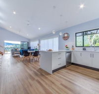 Hillside Haven Airlie Beach - Click Find