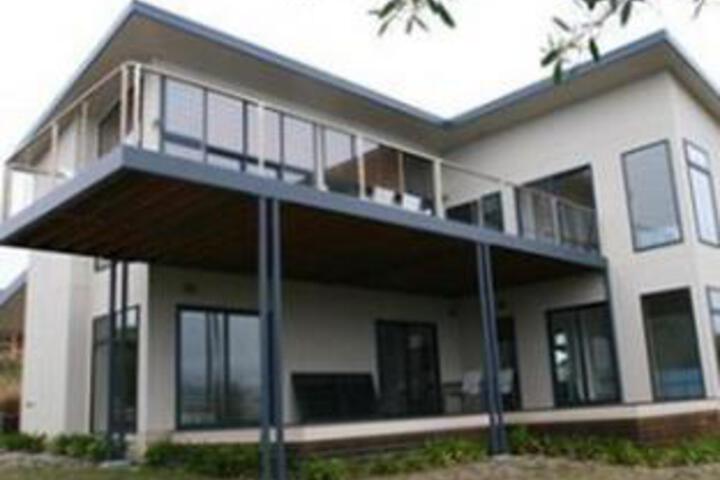 Binalong Bay TAS Lawyer Find