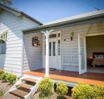 Wine Country Cottage located right at the Hunter Valley gateway close to everything - Lawyer Find