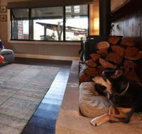 Millfield Eco Lodge with views  inside / outside hangouts - Lawyer Find