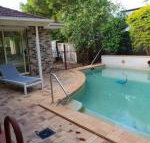 Robyns Nest Hosted Bed  Breakfast - Click Find