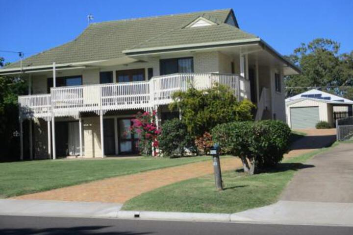 Kingfisher Bay Resort ACT Click Find