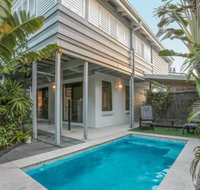 Cosy but Cool Sunshine Beach - Click Find