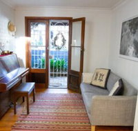 Charming Cottage With Leafy Courtyard - Click Find