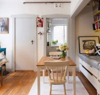 Beautiful Lush Green Oasis Studio Apartment - Click Find