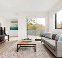 Spacious Sunny 1 Bdrm in Surry Hills - FOV - Click Find