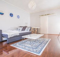 Vibrant And Colorful Apartment In Dollspoint - Click Find
