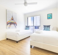 Perfectly Located Apt Rooftop Pool Spa - Click Find